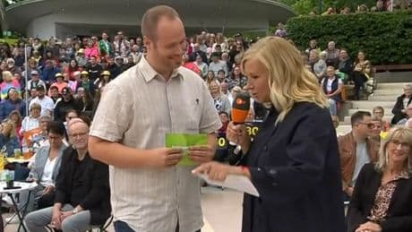 Haben Sie es gewusst? Warum das "Fernsehgarten"-Publikum 180-Schilder hochhält