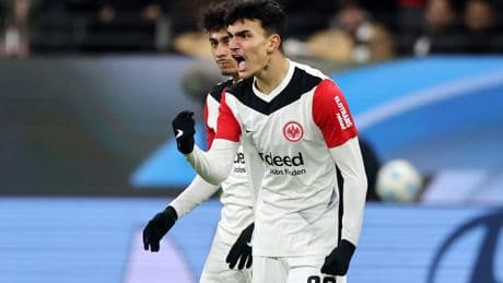 Interne Absprache mit Super-Talent - Spannender Eintracht-Plan mit Uzun