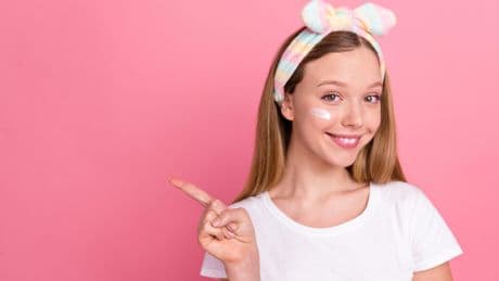 Soins du visage : attention aux routines «skincare» chez les enfants et les adolescents