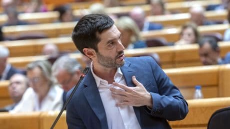 Bustinduy pide a Hacienda los 200 millones que exigen los pacientes de ELA para financiar la nueva ley