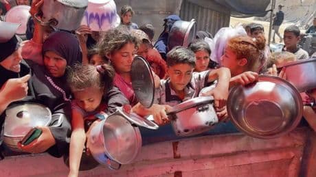« On se démène chaque jour pour trouver à manger et à boire » : reportage auprès de la famille Zarii qui tente de survivre à Gaza