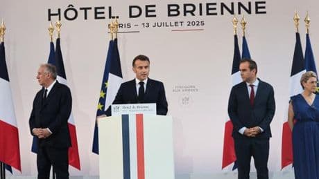 Budget de la défense : Macron met la pression sur les oppositions
