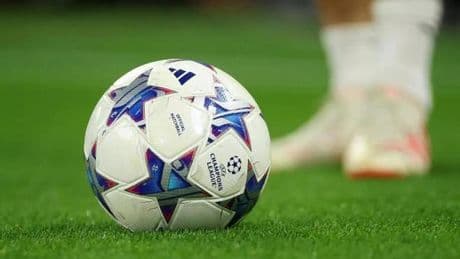 El grito de auxilio de los emigrantes del balón: "Llévame a Arabia, tengo un DVD de grandes jugadas"