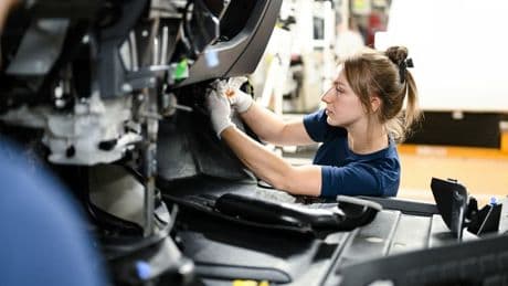 Stellantis arrête les utilitaires à l'hydrogène, une décision "inattendue, brutale et non-concertée"