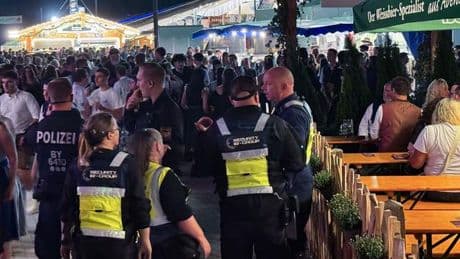 Volksfest: Polizei räumt Gillamoos-Jahrmarkt wegen Unwetters