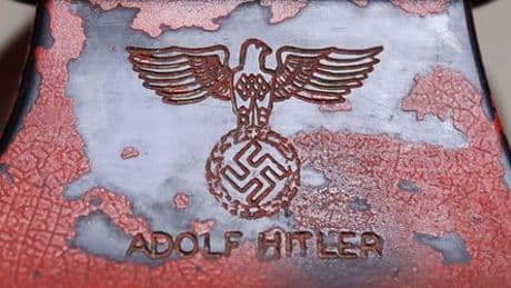 Kuriose Entrümpelungsfunde: Eine Handgranate im Keller, Hitlers Telefon in einem englischen Landsitz