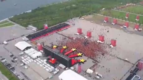 Galatasaray taraftarı takımlarını Yenikapı'da bekliyor