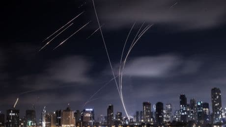 İran’dan İsrail’e yeni balistik füze misillemesi: Tel Aviv semalarında görüntülendi