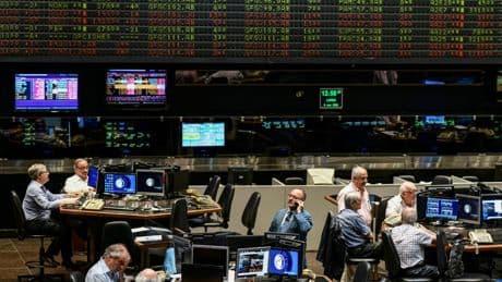 Argentine: après le revers électoral de Javier Milei, le peso et la Bourse dévissent face à l'incertitude
