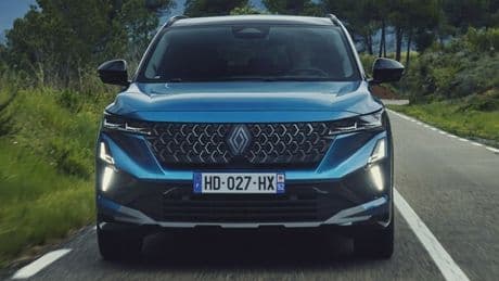 Austral cambia marcia: debutta il riconoscimento facciale. Al volante del rinnovato Suv di Renault