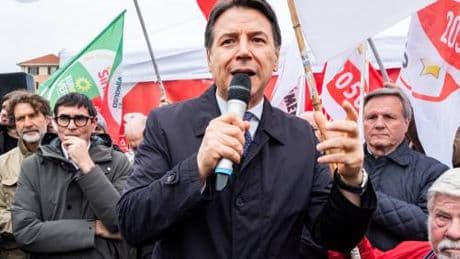 Conte prepara la piazza anti Nato e inguaia il Pd: così punta alla testa del fronte pacifista