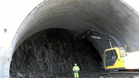 FCC y Ferrovial construirán el primer tramo del AVE vasco por 323 millones