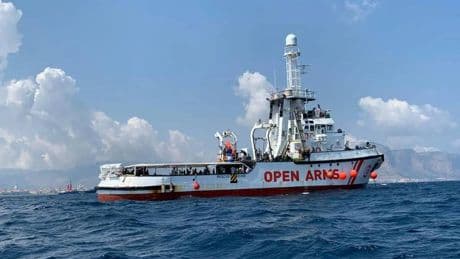 "L'Europa paghi per soccorrere i migranti". Ora le Ong dettano l'agenda politica