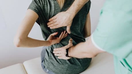 La sorprendente relación entre tu salud intestinal y el dolor de espalda