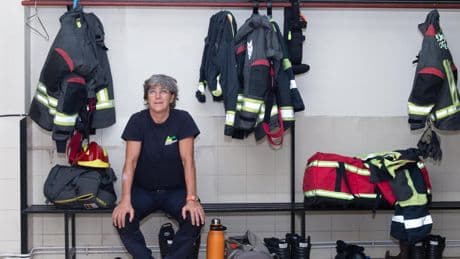 Misión cumplida: María Luisa Cabañero, primera bombera de España, se jubila tras 38 años y pide 'escuchar al campo'