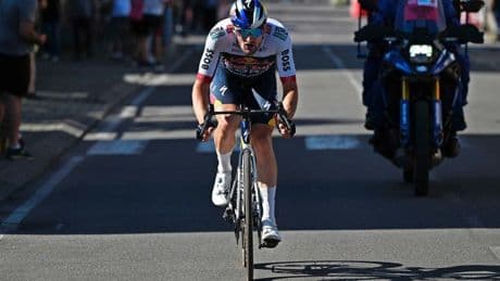 Herbeleef hier hoe Nico Denz de Nederlanders aftroefde in de achttiende rit van de Giro