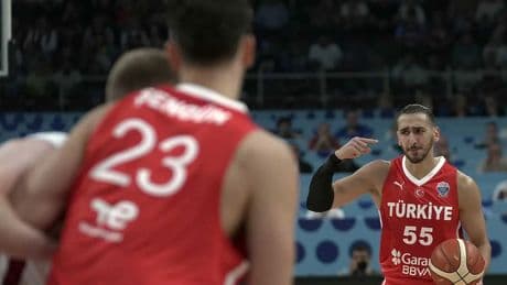 Süpersiniz çocuklar! 12 Dev Adam'dan EuroBasket'e harika başlangıç!