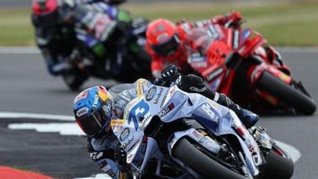 Álex Márquez se impone a su hermano mayor en el sprint de Silverstone