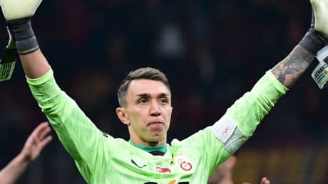 Muslera'da ayrılık zamanı!