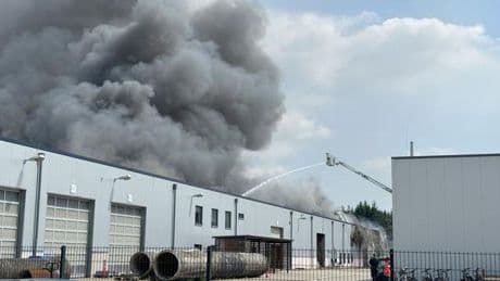Brände: Halle auf Industriegelände in Lingen brennt