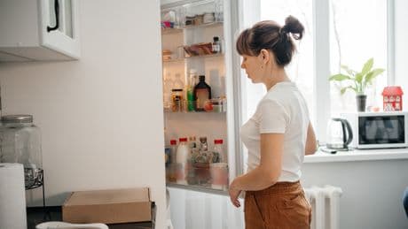 Mit Geldschein: So finden Sie heraus, wie viel Strom der Kühlschrank verbraucht