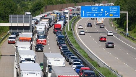 Stauprognose: Wo Staus an den Feiertagen drohen - ADAC sieht ein Nadelöhr