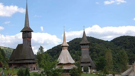Perfecto para relajarse y disfrutar: recorrido por una zona de Transilvania rodeada de iglesias barrocas de madera