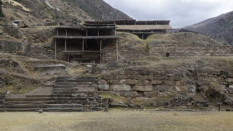 Poudres divines et os d’oiseaux : ce que révèlent les tubes à sniffer exhumés d’un temple péruvien