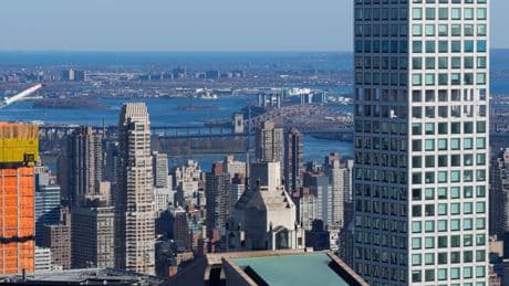 À New York, les copropriétaires de cette tour de milliardaires réclament 160 millions de dollars au promoteur pour de graves malfaçons