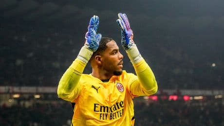 Maignan lascia il Milan? Il portiere è tentato dal Chelsea. A centrocampo piacciono anche Ricci e Rovella