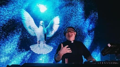 El Padre Guilherme: "Cuando empecé como DJ, recibí críticas tanto dentro como fuera de la Iglesia"