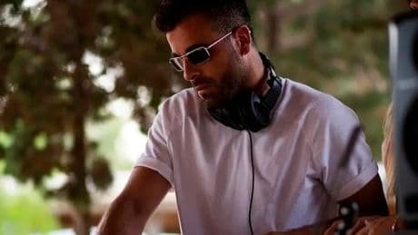 Rätselhafte Todesumstände - Bekannter DJ stirbt bei Polizei-Einsatz auf Ibiza