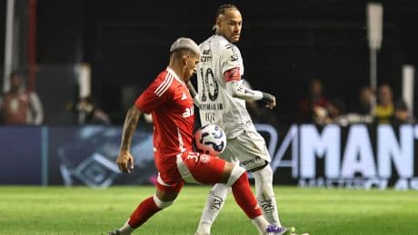 Neymar Pele'nin tarihi 10 numaralı formasıyla Santos'u düşürmenin utancını yaşamaktan korkuyor!
