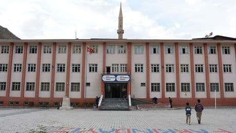Hakkari’nin eğitim sorunları artıyor: “Eğitim güvensiz, öğretmenler güvencesiz”