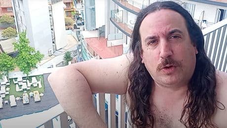 Los 'freaks' de la TV de los 90 han vuelto, pero ahora son cuarentones borrachos en su casa