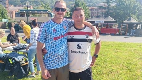 Hinchas ingleses que harán 'gaupasa': «Los precios de los hoteles eran imposibles, dormiremos en el suelo»