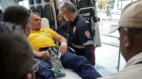Brésil: l'état de santé de Bolsonaro s'améliore mais il reste à l'hôpital