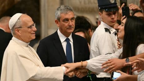 Vatican : le pape Léon XIV s'offre un bain de foule surprise auprès de 120 000 jeunes