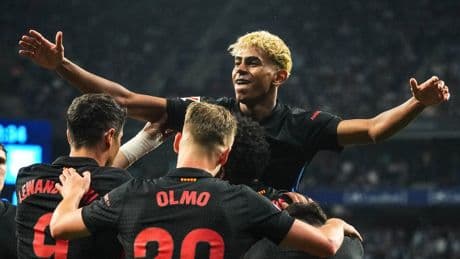 Lamine Yamal schiet Barcelona op fenomenale wijze naar 28ste landstitel