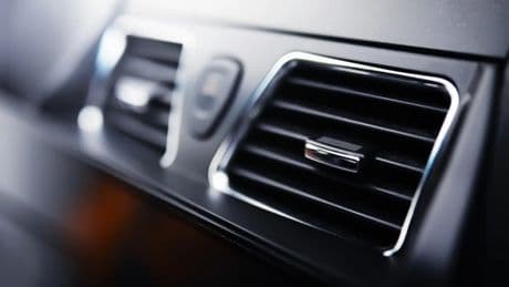 Cómo limpiar el aire acondicionado del coche para que funcione bien con este producto barato