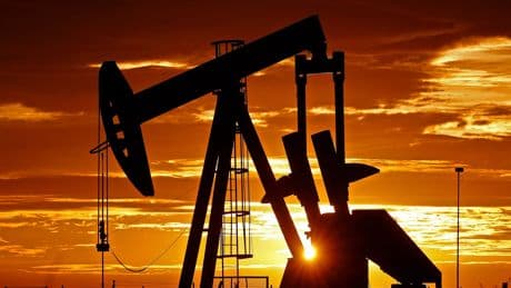 La OPEP+ acelera la producción de petróleo para defender su cuota de mercado