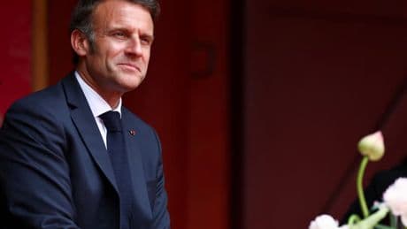 Armement, ferroviaire, aéronautique... Emmanuel Macron annonce "9 milliards d'euros" de contrats signés avec le Vietnam