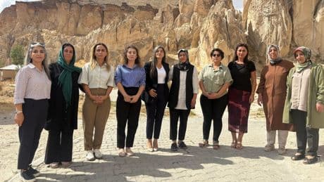 Van'da kadınlar katledildiği iddia edilen Edibe Özel'in ailesini ziyaret etti