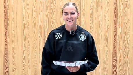 DFB-Star über Teamkollegin - „SIE ist bereit, verkuppelt zu werden“