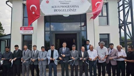 Depremde yıkılan cami yeniden inşa edilerek hizmete alındı