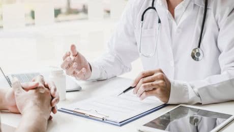 Budget 2026 : la contestation des médecins du travail face aux mesures d’austérité de François Bayrou
