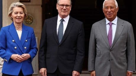La UE y el Reino Unido reinician su relación con un acuerdo «histórico» en defensa y pesca
