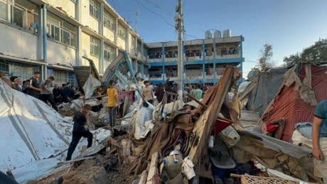 Nueva masacre de Israel en una escuela en un campamento de refugiados en Gaza: al menos 18 muertos, 8 de ellos menores