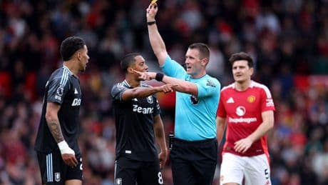 El Villa carga contra el arbitraje: "Fue un factor importante para que el club no se clasificara para la Champions"
