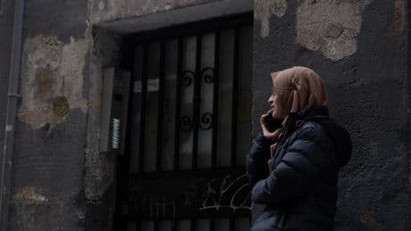 Junts defiende prohibir el velo islámico en las aulas y el burka y el nicab en espacios públicos